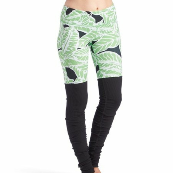 Alo  Yoga Goddess Leggings - Picture 3 of 5